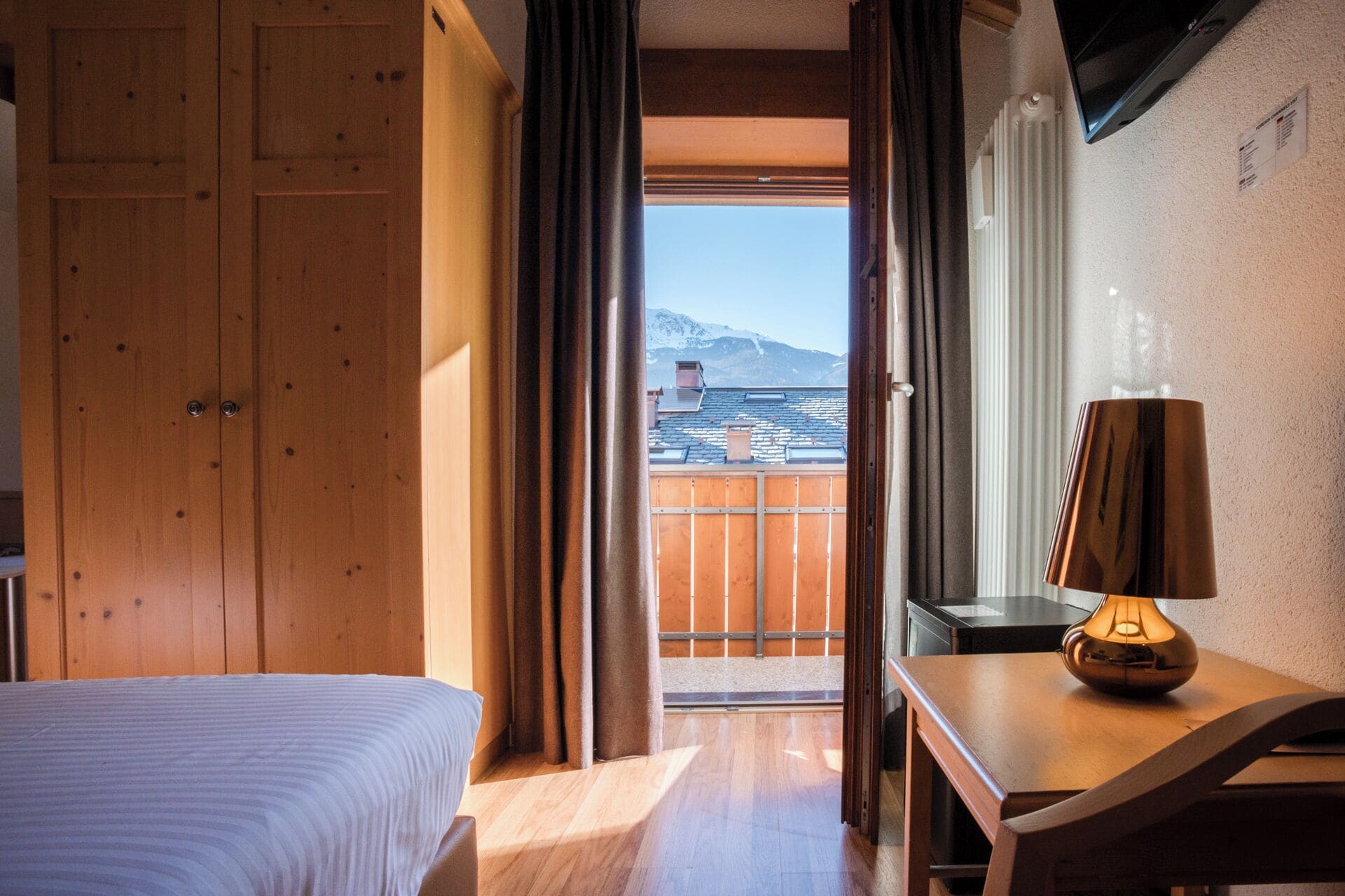 superior double room | 1 bedroom, in-room safe, individually decorated, individually furnished