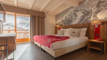 Superior Suite, Terrace | In-room safe, individually decorated, individually furnished, desk