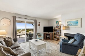 House, 2 Bedrooms | Living area | Flat-screen TV, DVD player - Relaxed Atmosphere in S Fletcher Duplex by RedAwning (Fernandina Beach)