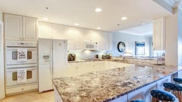 Appart'hôtel, 3 chambres | Cuisine privée