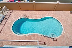 คอนโด, 3 ห้องนอน | สระว่ายน้ำ | สระว่ายน้ำกลางแจ้ง, เก้าอี้อาบแดดร��ิมสระ