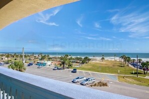 Condo, 3 habitaciones | Áreas de la propiedad