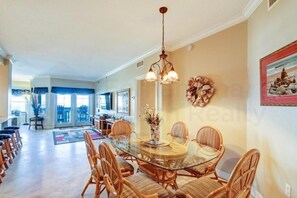 คอนโด, 3 ห้องนอน | ร้านอาหาร