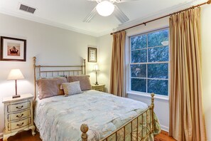 4 bedrooms, free WiFi, bed sheets