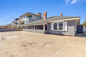 House, 5 Bedrooms | Exterior