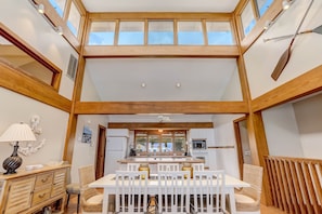 Dining - Oceanfront Pet Friendly Unit by RedAwning (Fernandina Beach)