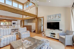 Living area - Oceanfront Pet Friendly Unit by RedAwning (Fernandina Beach)