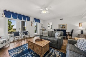 House, 2 Bedrooms | Living area