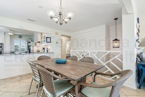 House, 4 Bedrooms | Dining
