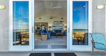 South Fletcher Spacious Family Friendly Home by RedAwning