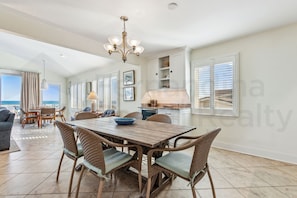 Dining - South Fletcher Spacious Family Friendly Home by RedAwning (Fernandina Beach)