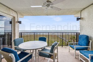 Kondominium, 2 kamar tidur | Tempat makan outdoor