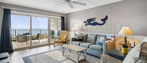 Condo, 2 Bedrooms | Living area