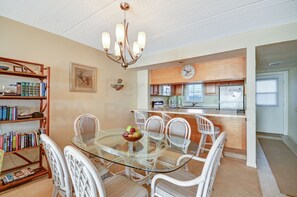 콘도, 침실 2개 | 다이닝