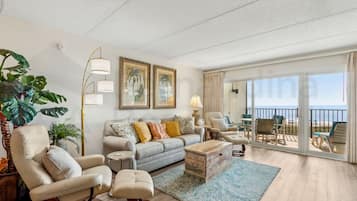 Apartment, 2 Schlafzimmer | Wohnbereich | Flachbildfernseher, DVD-Player