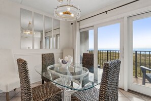 Condo, 2 Bedrooms | Dining