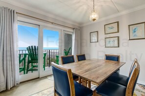 Condo, 2 Bedrooms | Dining