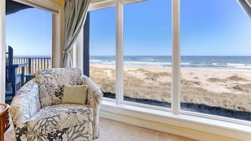 Condo, 2 phòng ngủ | Nội thất