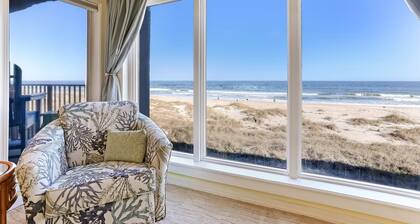 Seaboard Condo with Breathtaking Views of the Ocean by RedAwning