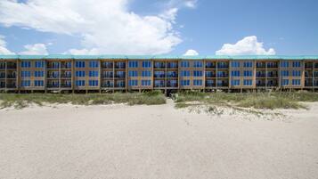 Condo, 2 Bedrooms | Bahagian luar