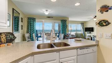 Condo, 2 phòng ngủ | Nội thất