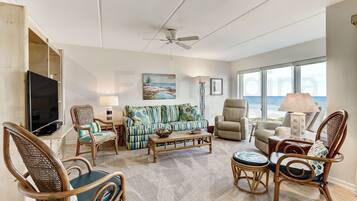 Leilighet, 2 soverom | Oppholdsområde | TV