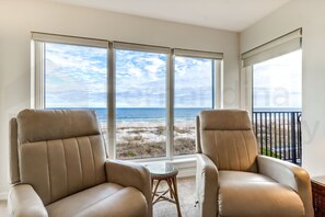 Condo, 2 Bedrooms | Living area