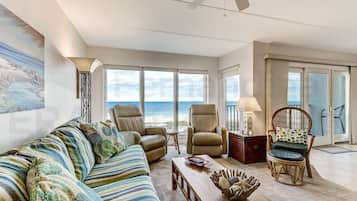 Leilighet, 2 soverom | Oppholdsområde | TV