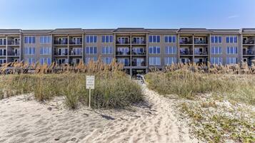 Condo, 2 quartos | Fachada