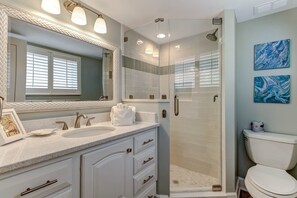 Condo, 2 chambres | Salle de bain | Serviettes fournies