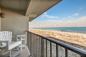 Condo, 2 Bedrooms | Property grounds