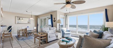 Condo, 2 chambres | Aire de séjour | Téléviseur, lecteur de DVD