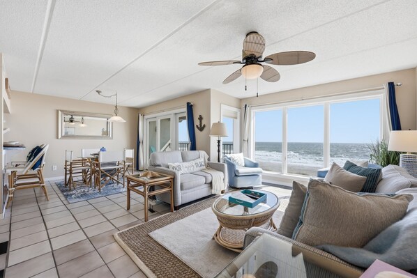 Condo, 2 Bedrooms | Living area