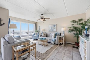 Condo, 2 Bedrooms | Living area