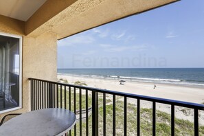 Condo, 2 Bedrooms | Property grounds