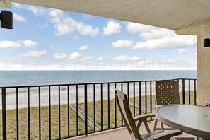 Outdoor dining - Amelia South B7 by RedAwning (Fernandina Beach)