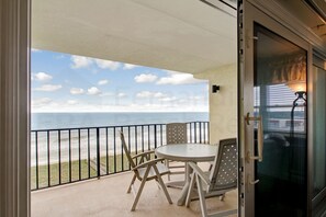 Outdoor dining - Amelia South B7 by RedAwning (Fernandina Beach)