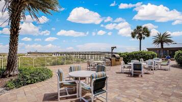 Condo, 2 phòng ngủ | Khu ẩm thực ngoài trời