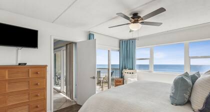 Direct Oceanfront Condo with Private Balcony by RedAwning