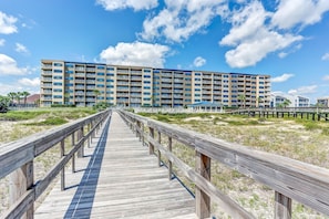 Condo, 2 Bedrooms | Property grounds