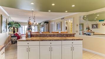 Condo, 2 phòng ngủ | Khu sảnh