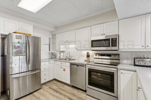 Appartamento, 3 camere da letto | Cucina privata | Frigorifero con congelatore, microonde, forno, piano cottura