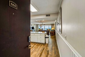 Condo, 3 Bedrooms | Interior