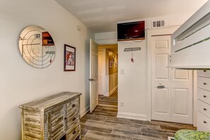 Condo, 2 Bedrooms | Interior