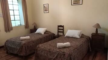 Twin Room | Premium bedding, in-room safe, individually furnished, desk