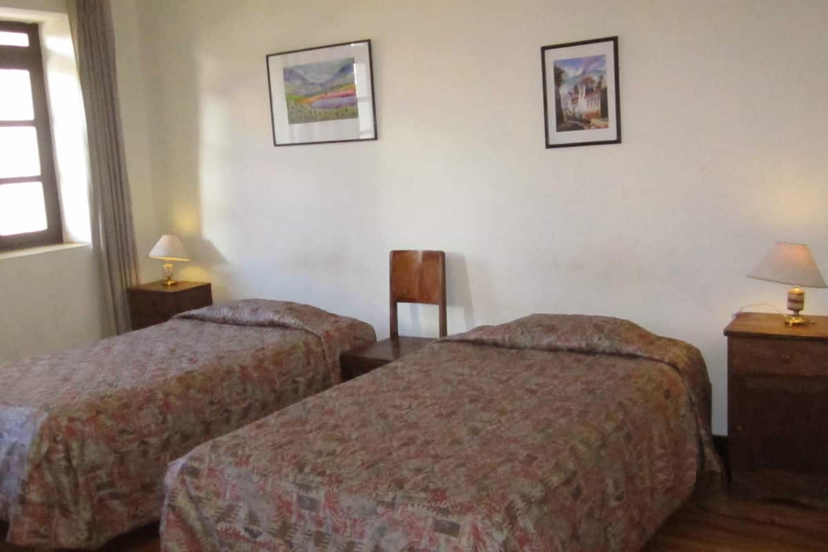 Economy Twin Room, Ensuite | Peralatan tempat tidur premium, peti besi dalam bilik