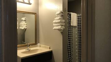 Shower, free toiletries, towels