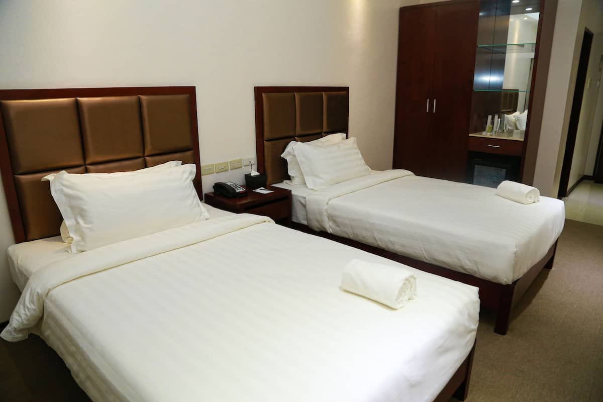 Suíte executiva | Frigobar, cofres nos quartos, Wi-Fi de cortesia, roupa de cama