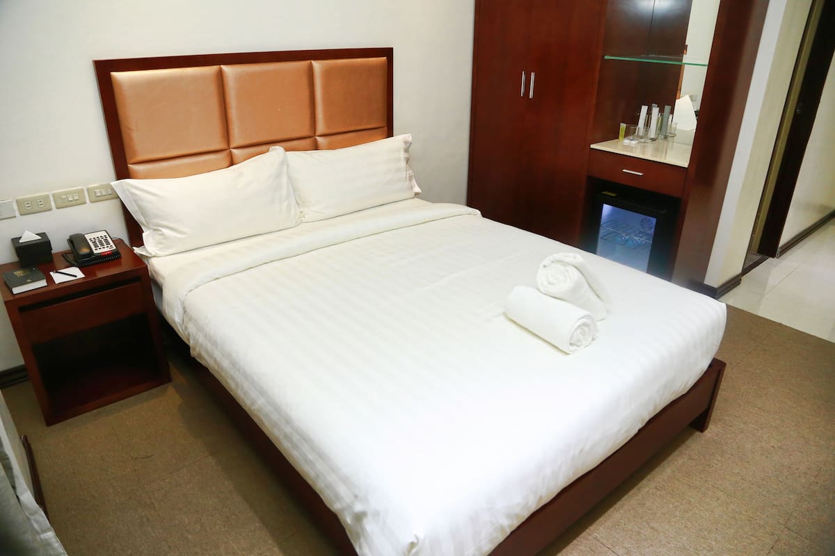 Frigobar, cofres nos quartos, Wi-Fi de cortesia, roupa de cama