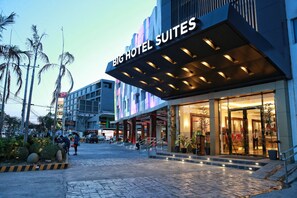 Front of property - Big Hotel Suites (Mandaue)